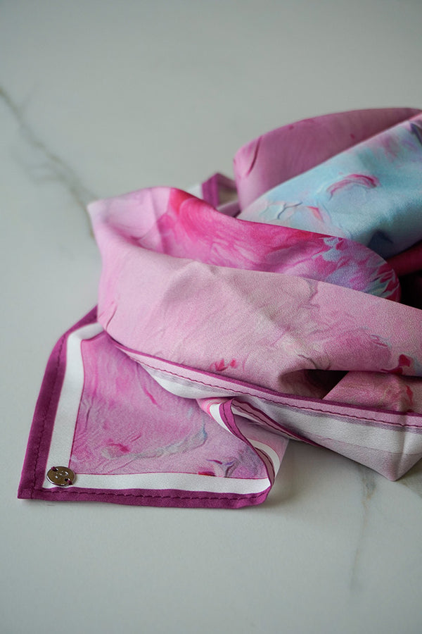 Haartuch aus Satin mit Muster in Rosa und Hellblau