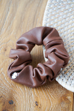 Scrunchie Lederoptik in Cognac