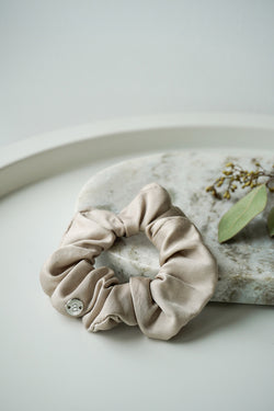 Veganer Scrunchie aus Bambusseide in Beige