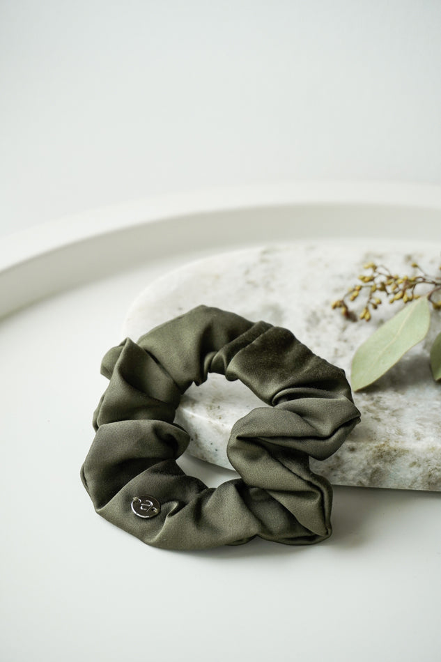 Veganer Scrunchie aus Bambusseide in Khaki